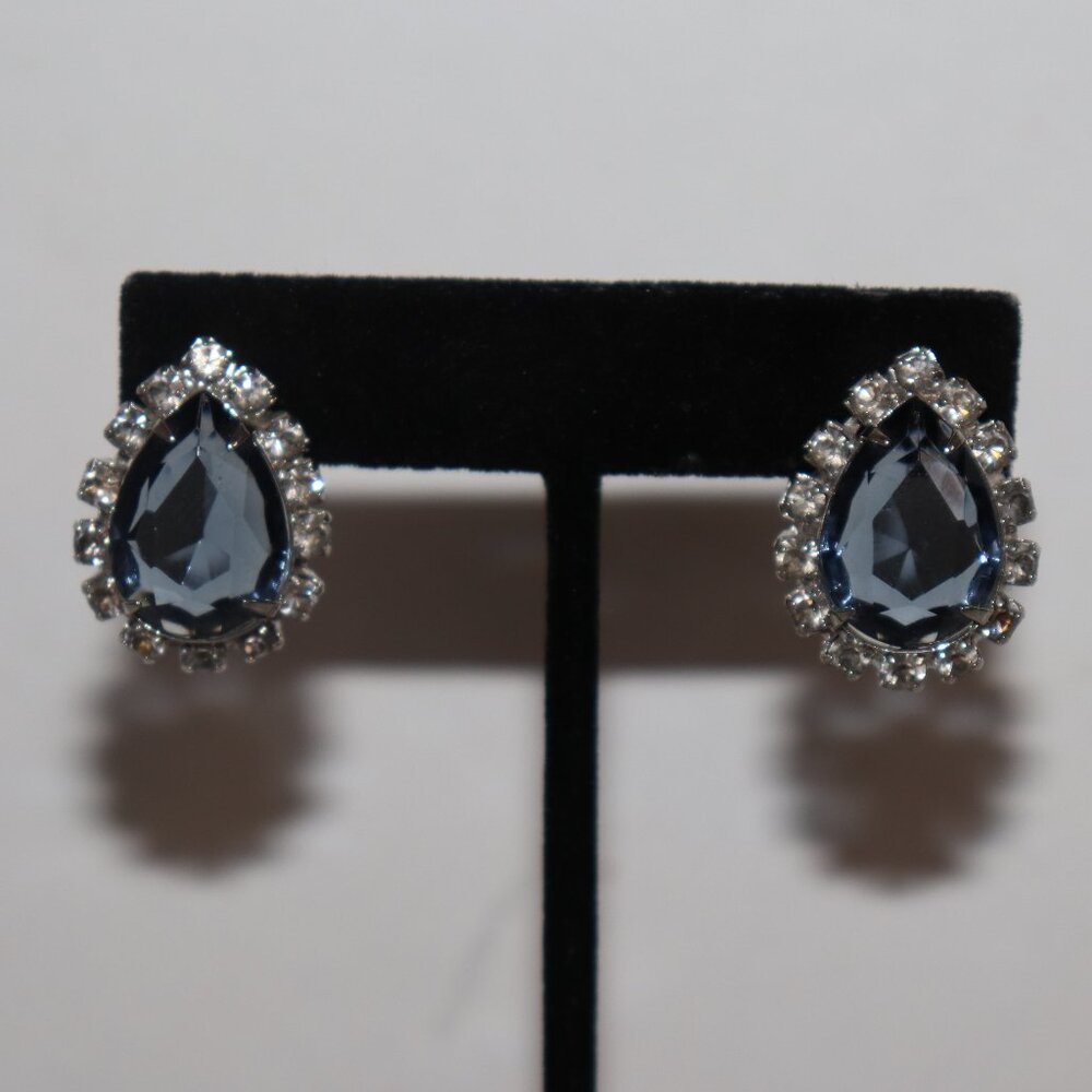 Beautiful vintage silver, rhinestone and sapphire gem post earrings 1"
